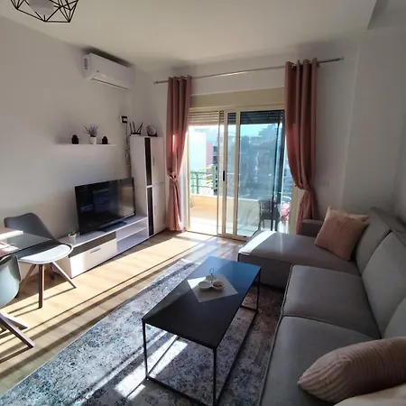 Daisy Apartment